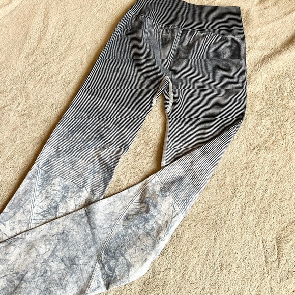 Lululemon Ebb to Train Tight Ombré Leggings - Picture 7 of 14